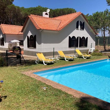 Moradia No Pinhal Com Piscina - Espaco E Privacidade Para As Suas Ferias! Sintra Zewnętrze zdjęcie