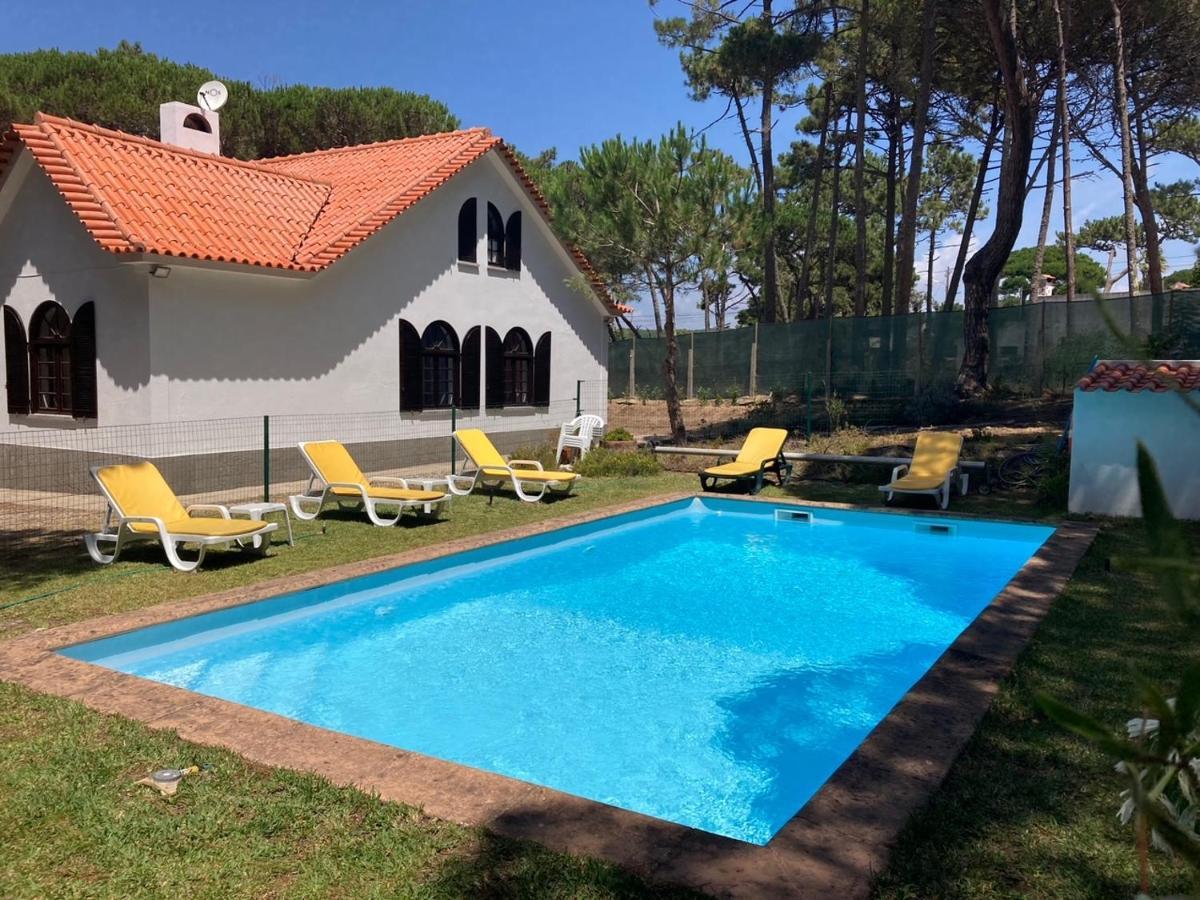 Moradia No Pinhal Com Piscina - Espaco E Privacidade Para As Suas Ferias! Sintra Zewnętrze zdjęcie